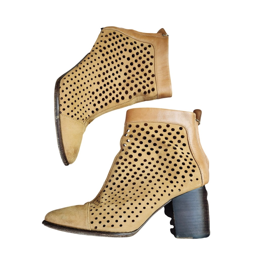 Rebecca Minkoff Tan Perforated Leather Block Heel Ankle Boots Size 7M Booties
